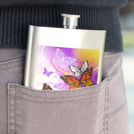 Flasque Papillons Monarque sur Arrière - plan pourpre (En situation)