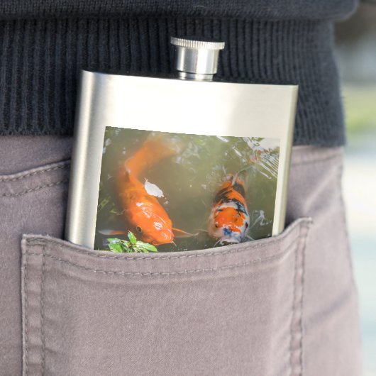 Flasque Poisson Koi dans un étang (En situation)