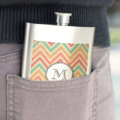Flasque Rainbow Grunge Zigzag Chevrons (En situation)