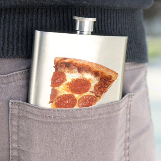 Flasque SlipperyJoe's classique pepperoni pizza tranche fo (En situation)