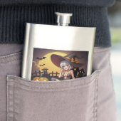 Flasque Sorcière d'Halloween aux Yeux Verts sur des Citrou (En situation)