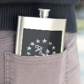 Flasque Symbole Chrome du drapeau nautique Yacht sur le Dé (En situation)