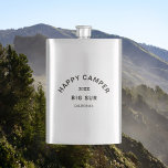 Flasque Vintage Black Happy Campers Crest Camp Week-end<br><div class="desc">Happy Campers, voyage de camping, fiole vintage personnalisée noire de camping. Personnalisez avec l'année de votre séjour et de votre emplacement. Parfait pour les amis aventuriers ou la famille lorsqu'ils se lancent dans leur joyeux voyage de campeurs ou week-end de camping de réunion. Commandez des flacons assortis pour l'ensemble de...</div>