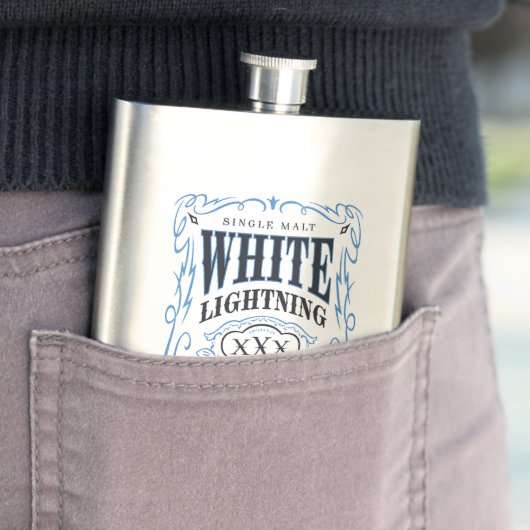 Flasque Whiskey White Lightning Sour Mash (En situation)
