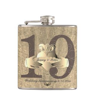 Flasques Anniversaire Bronzy Claddagh Ring