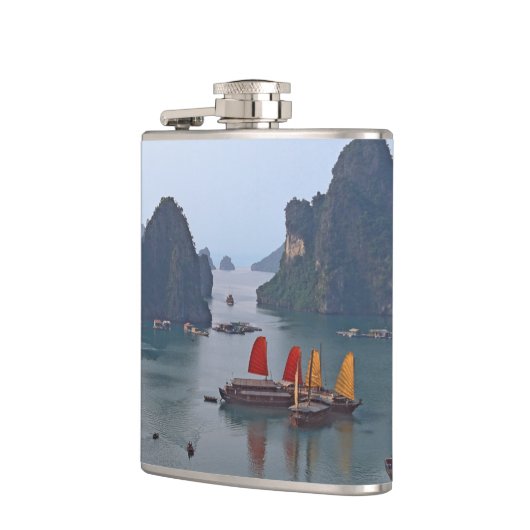 Flasques Bateaux à voile à Ha Long Bay - Vietnam, Asie (Gauche)