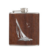 Flasques Chrome Sailboat sur Wet Mahogany Imprimer (Devant)