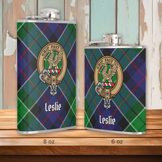 Flasques Clan Leslie Crest sur la chasse Tartan