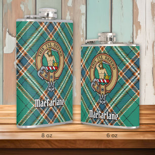 Flasques Clan MacFarlane Crest sur Tartan de chasse antique