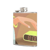 Flasques Filles main poussant sur le bouton snooze du révei (Gauche)