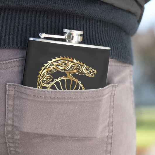 Flasques Forge de casque d'armure de chevalier d'or en text (En situation)