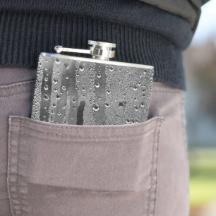 Flasques Gouttes de pluie sur la fenêtre