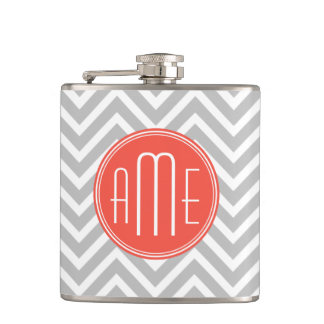 Flasques Gris Chevron et Monogramme Personnalisé Corail
