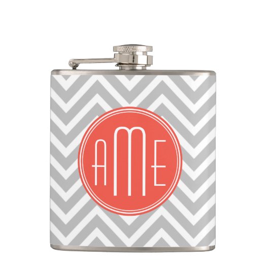 Flasques Gris Chevron et Monogramme Personnalisé Corail (Devant)