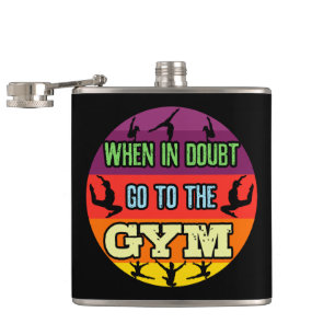 Flasques Gymnastique féminine en doute Allez à la salle de 