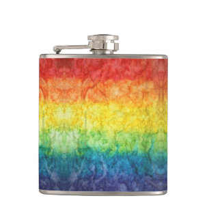 Flasques Le drapeau tie-dyé de SlipperyJoe arc-en-ciel pres