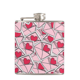Flasques Les coeurs de Valentine sur des enveloppes