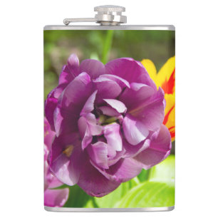 Flasques Lilac tulipes sur une journée ensoleillée