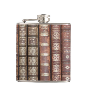 Flasques Livres de bibliothèque sur un plateau