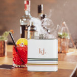 Flasques Monogramme à rayures rétro chic<br><div class="desc">Un design minimaliste monogramme avec de grandes initiales typographiques dans une police classique avec votre nom ci-dessous et des rayures chic rétro couleur arc-en-ciel. Personnalisez avec votre nom, monogramme, initial ou texte. Ajoutez votre libellé personnalisé à cette conception à l'aide des cases "Modifier ce modèle de conception" situées à droite...</div>