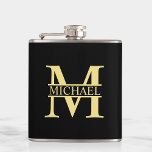 Flasques Monogramme et nom personnalisés noir et or<br><div class="desc">Monogramme personnalisé et cadeaux de nom avec monogramme d'or personnalisé dans le style de police serif classique avec boîte de nom au milieu du monogramme sur arrière - plan noir. Parfait comme cadeaux de fête des pères pour papa, cadeaux pour grand-père, mari, marié, meilleur homme, groomsmen et plus. Veuillez noter...</div>
