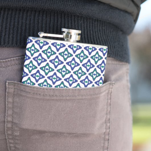 Flasques motif bleu et vert avec un arrière - plan blanc (In Situ)