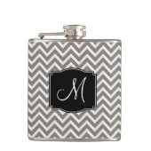 Flasques Motif Chevron gris et blanc avec Monogramme (Devant)