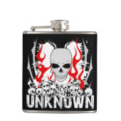 Flasques Pile inconnue de crânes avec les flammes rouges (Devant)