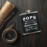 Flasques Pop | Gros-Père Drôle Est Pour Les Vieux Gars<br><div class="desc">Grand-père est pour les vieux, alors il est Pops à la place ! Traitez un grand-père bien-aimé à cette flamme stupéfiante cette Fête des pères, la Fête des grands-parents, l'anniversaire, ou les vacances. Le design cool présente la citation en blanc vintage lettrage sur un arrière - plan noir de charbon...</div>