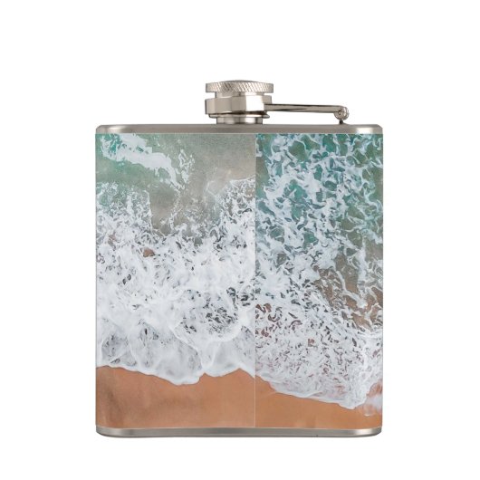 Flasques Vagues sur la plage de sable (Dos)