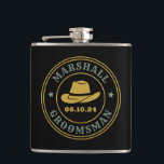 Flasques Western Cowboy Rustic Logo Groomsmen personnalisé<br><div class="desc">Cadeaux personnalisés pour les groomsmen avec thème western cowboy. Décoré de casquette de cowboy avec police vintage occidentale. Le texte et la couleur sont modifiables à l'aide de l'outil de conception pour s'adapter à votre occasion. Obtenez ce cadeau de personnaliser pour les mariages, les célibataires, les fiançailles ou toute autre...</div>