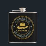Flasques Western Cowboy Rustic Logo Groomsmen personnalisé<br><div class="desc">Cadeaux personnalisés pour les groomsmen avec thème western cowboy. Décoré de casquette de cowboy avec police vintage occidentale. Le texte et la couleur sont modifiables à l'aide de l'outil de conception pour s'adapter à votre occasion. Obtenez ce cadeau de personnaliser pour les mariages, les célibataires, les fiançailles ou toute autre...</div>