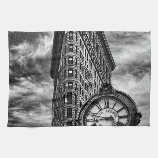 Flatiron Building and Clock in Black and White Theedoek (Horizontaal)