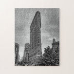 Flatiron Building, NYC Puzzle<br><div class="desc">Photo en noir et blanc de l'emblématique bâtiment Flatiron, NYC.</div>