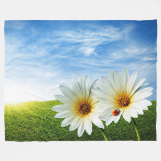 Fleece Blanket/Daises with Lady bug
