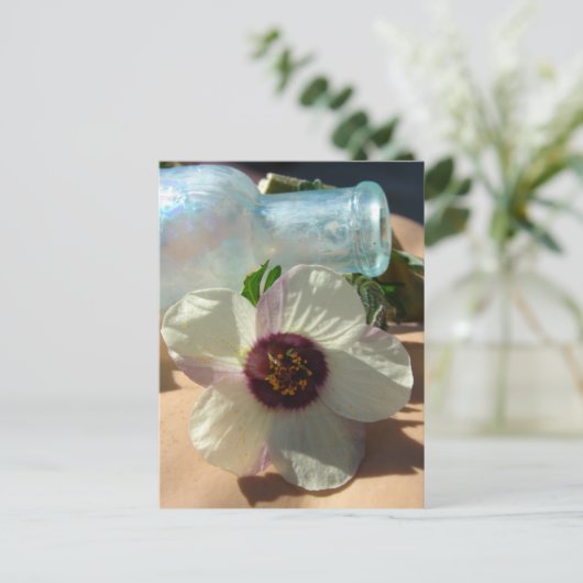 flesje en een bloem briefkaart (Staand voorkant)