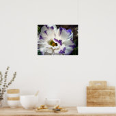 Fleur blanche avec affiche à garniture violette (Cuisine)