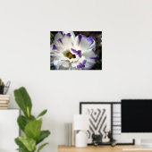 Fleur blanche avec affiche à garniture violette (Bureau à domicile)