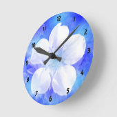 Fleur blanche sur une horloge murale arrière - pla (Angle)