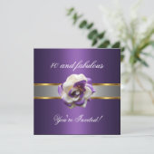 Fleur blanche violette de la fête des Invitations  (Debout devant)