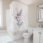 Fleur bleu marine et rose sur rideau de douche en  (En situation)