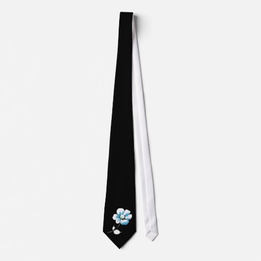 fleur bleue et blanche simple sur la cravate noire (Devant)