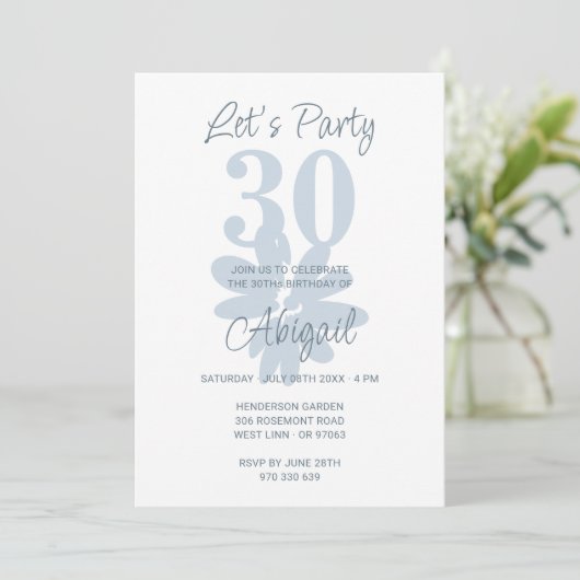 Fleur bleue moderne 30e anniversaire Invitation (Debout devant)