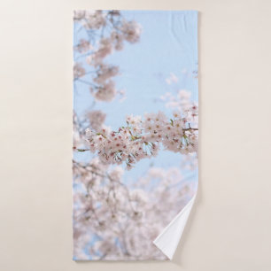 Fleur de cerisier blanc sous ciel bleu clair en m
