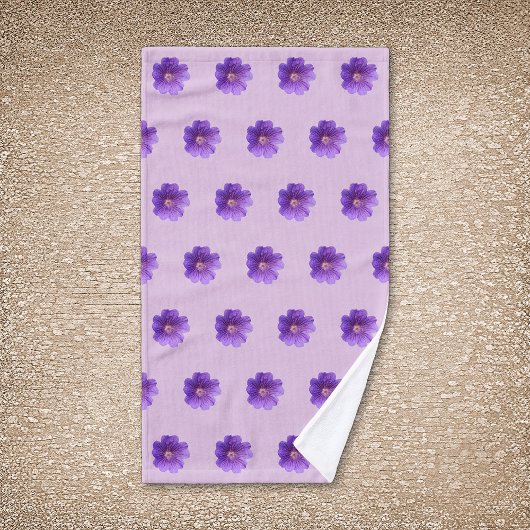 Fleur de géranium violet Motif sans couture sur