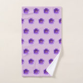 Fleur de géranium violet Motif sans couture sur (Serviette à main)