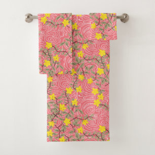 Fleur de jasmin jaune sur le corail rose