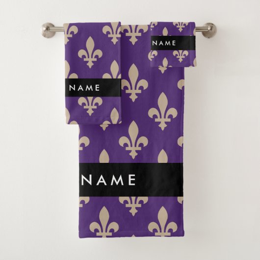 Fleur de Lis, Beige sur Violet, Royal, Votre Nom (En situation)
