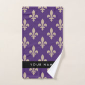 Fleur de Lis, Beige sur Violet, Royal, Votre Nom (Serviette à main)