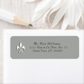 Fleur de Lis blanc sur Grey Retour Étiquette (En situation)